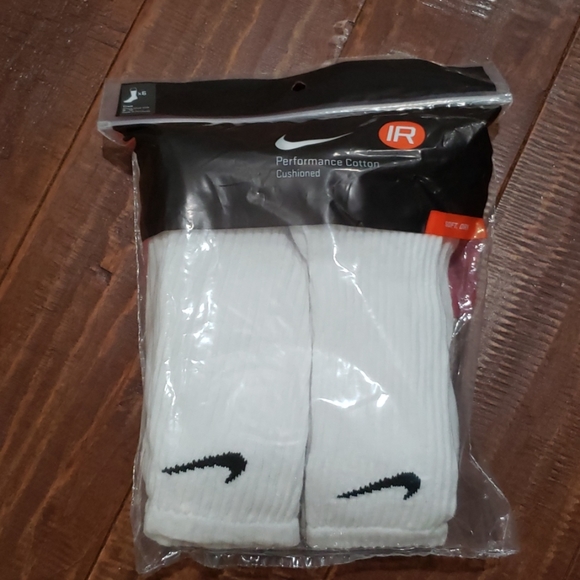 Nike Other - Nike crew 8-12 white socks